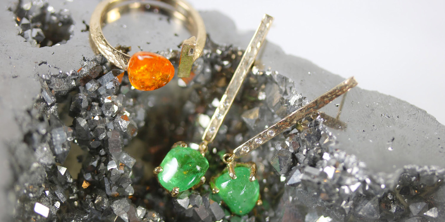 parle sharing the rough garnet ring and garnet earrings