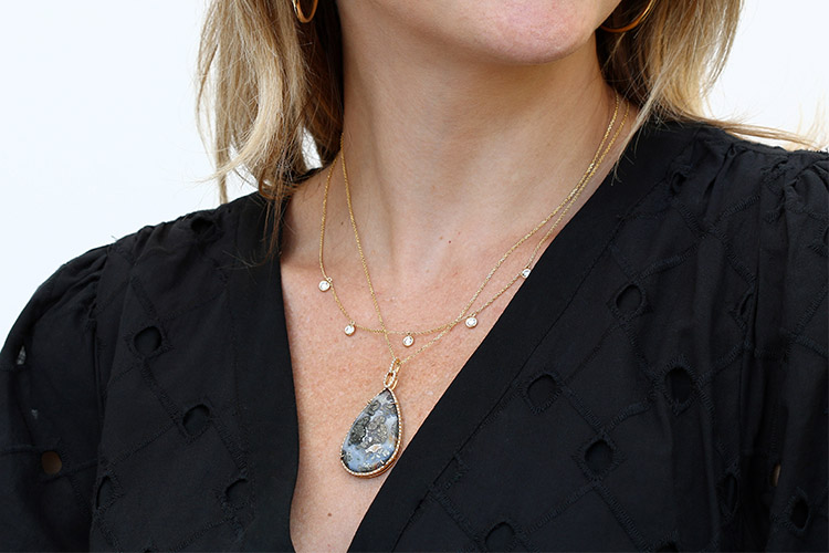 oversized-gemstones-trend oversized gemstone necklace