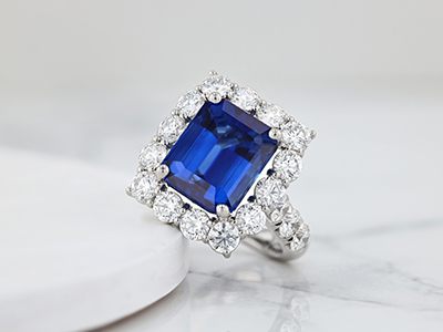 blue sapphire ring with diamond halo