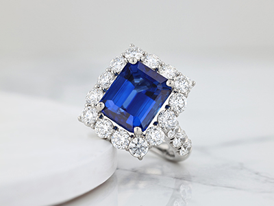 sapphire-engagement-ring blue sapphire ring with diamond halo