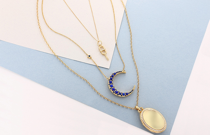 layered-necklaces-trend stacked necklaces