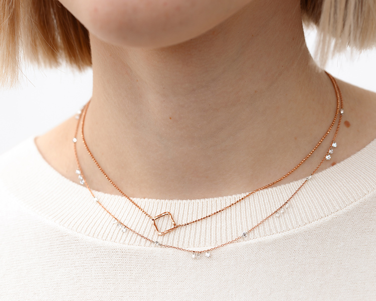 10 Classy Minimalist Outfit Ideas With Gold Chain Necklaces