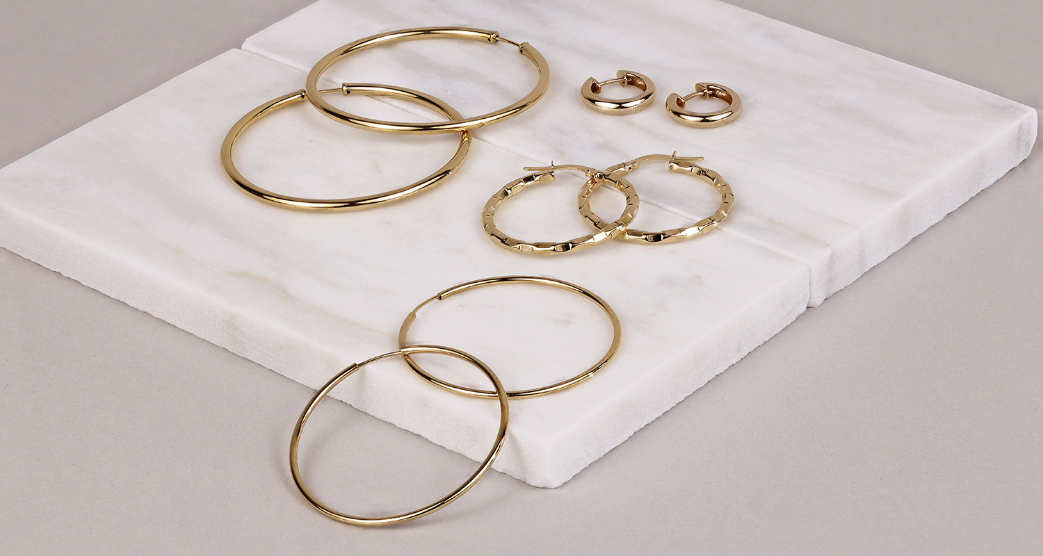 What are huggie hoop earrings & how do I wear them? – Aquila Jewellery