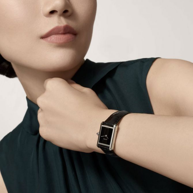 Tank Must de Cartier 29.5mm x 22mm Women's Watch, Black Dial