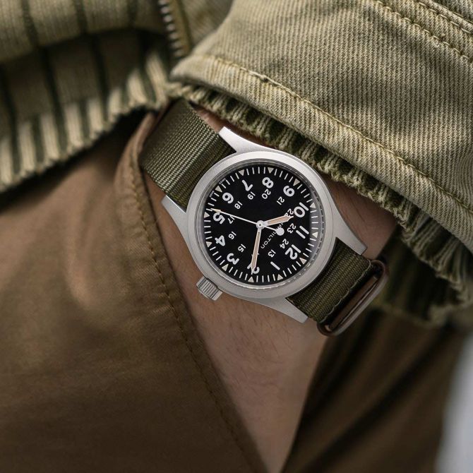 hamilton khaki field mechanical black dial