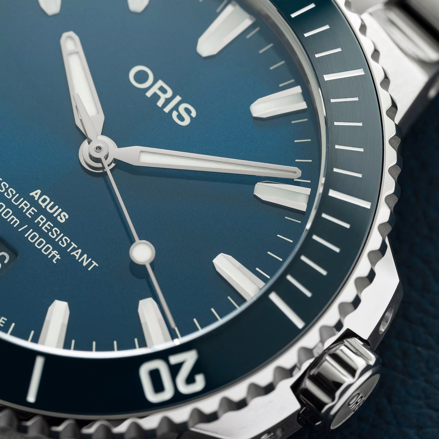 Oris Aquis Date 41.5 mm Stainless Steel Watch, Blue Dial