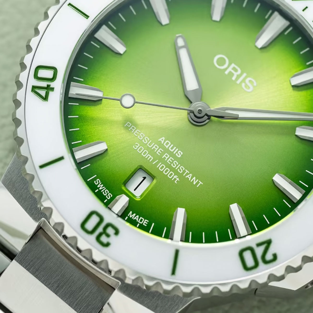 Oris Aquis Date Taste Of Summer 41.5mm Watch, Green Dial