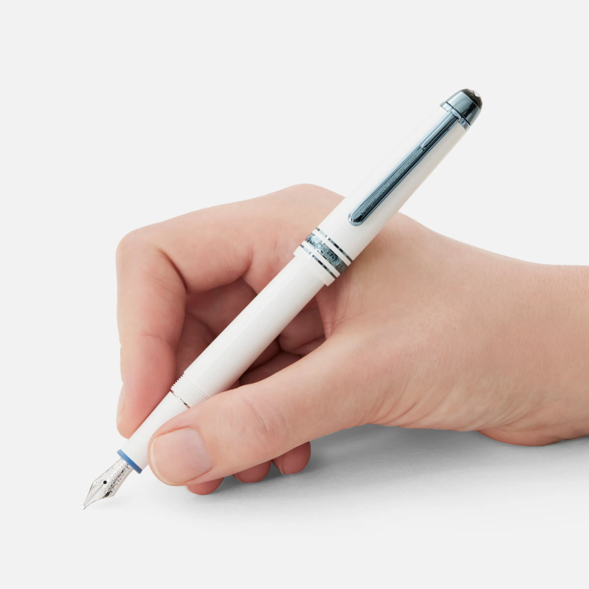 Montblanc Meisterstuck Glacier Classique Fountain Pen, White
