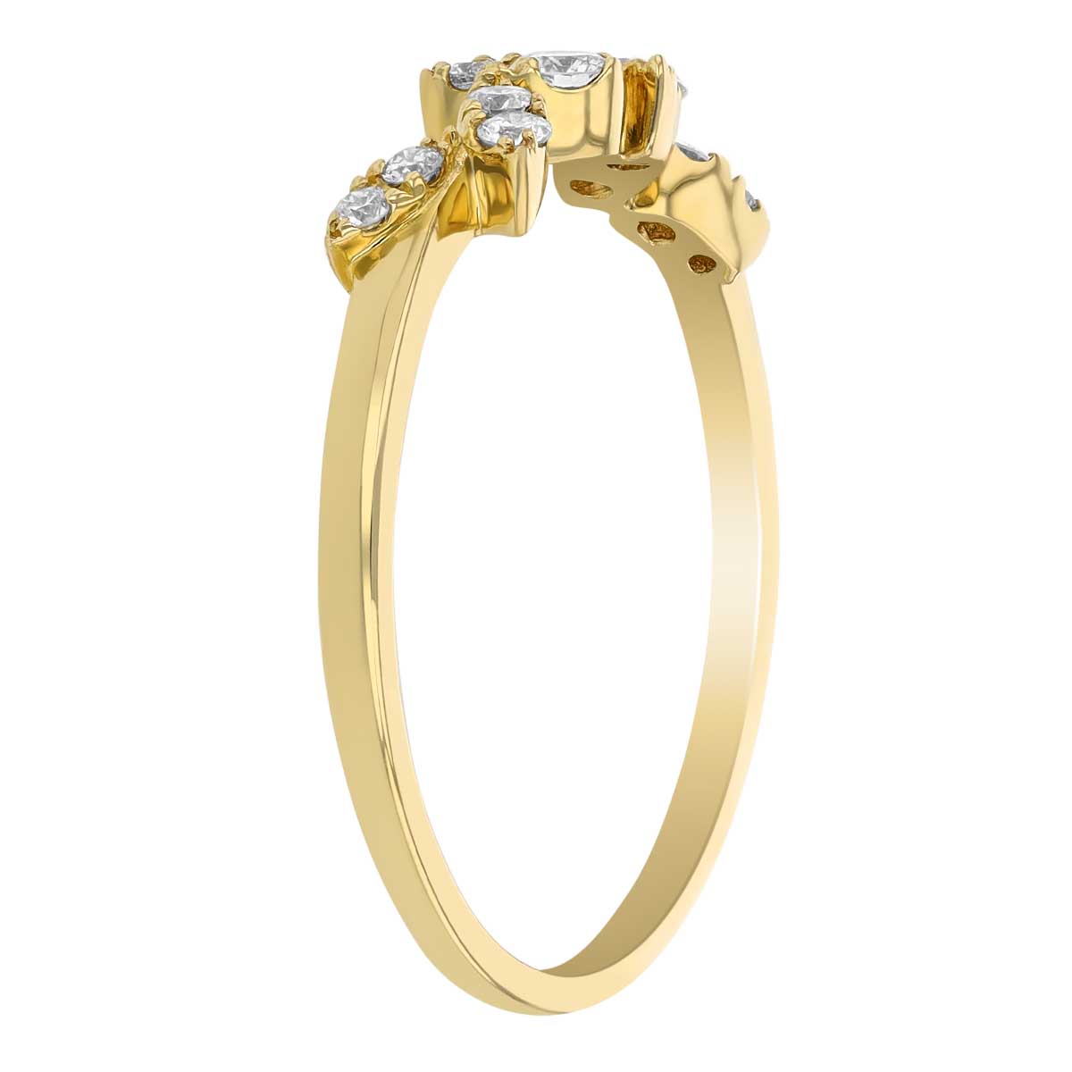 Diamond Leaf Patterned Ring in Yellow Gold