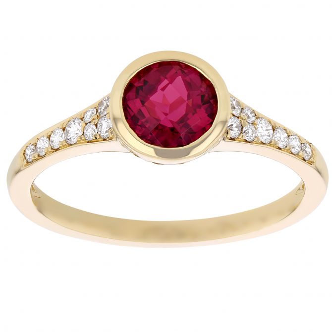 Round Checkerboard Garnet Bezel Set Ring with Diamond Pavé Tapered Shank in Yellow Gold