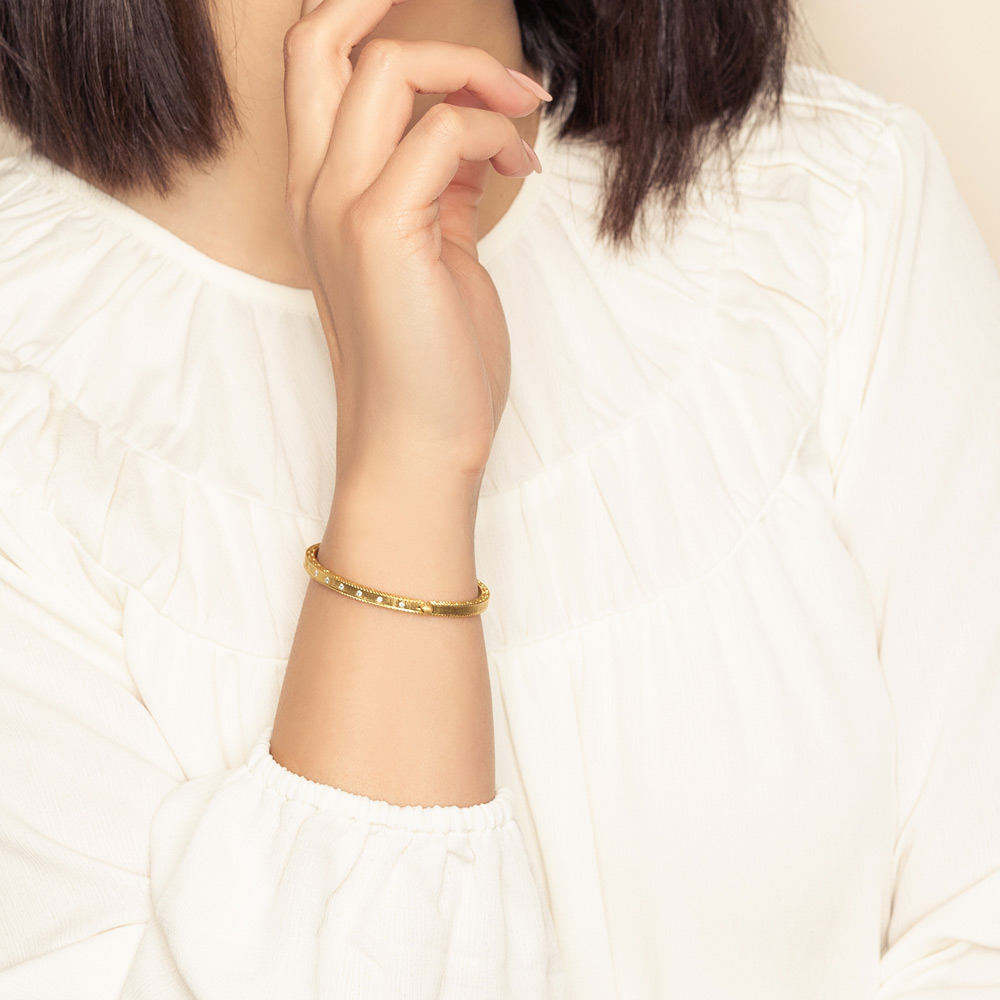 Roberto Coin Princess Diamond Hinged Bangle Bracelet in Yellow Gold
