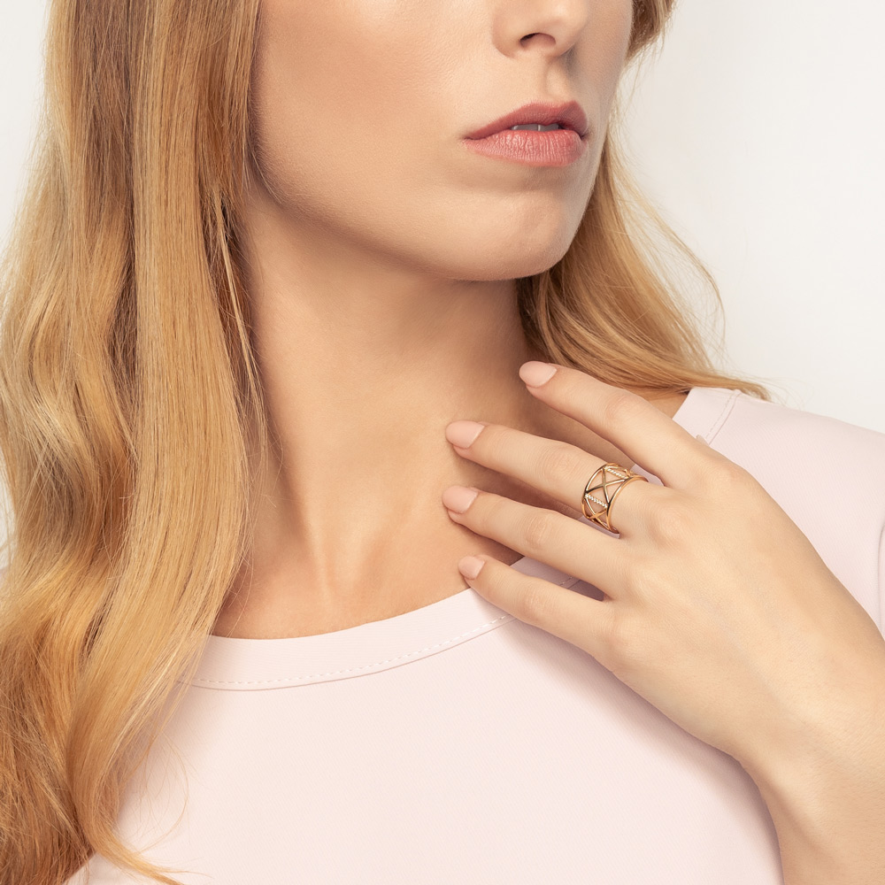 Yellow Gold Geometric Lattice Pattern Band Ring with Diamonds