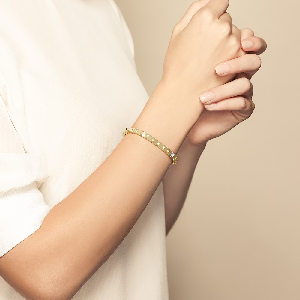 Roberto Coin Pois Moi Yellow Gold 1 Row Square Bangle Bracelet with Diamond Detail, 0.07 cttw