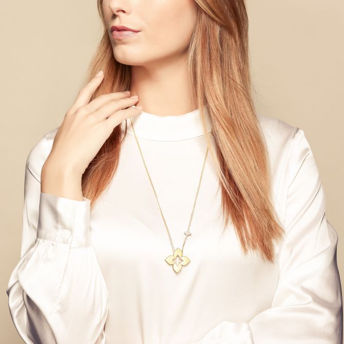 Roberto Coin Venetian Princess Medium Cutout Pendant on 31