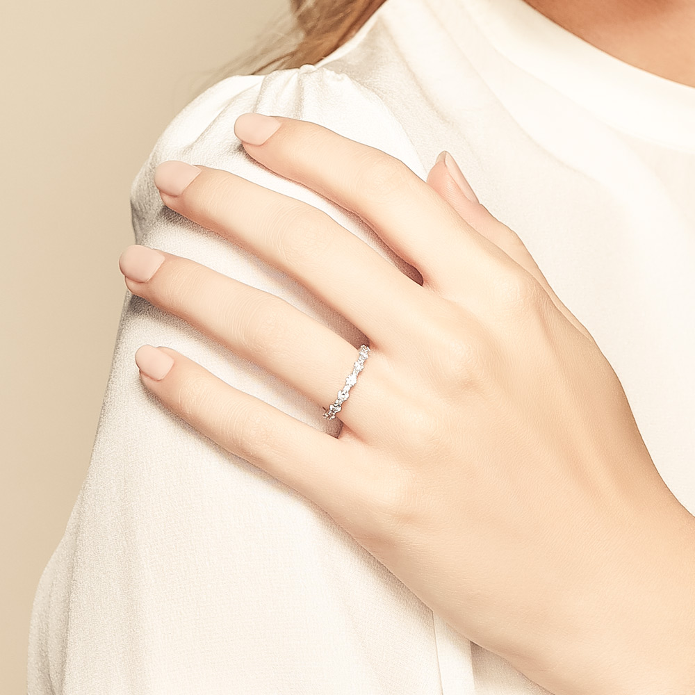 Diamond Alternating Shared Prong Wedding Band in White Gold