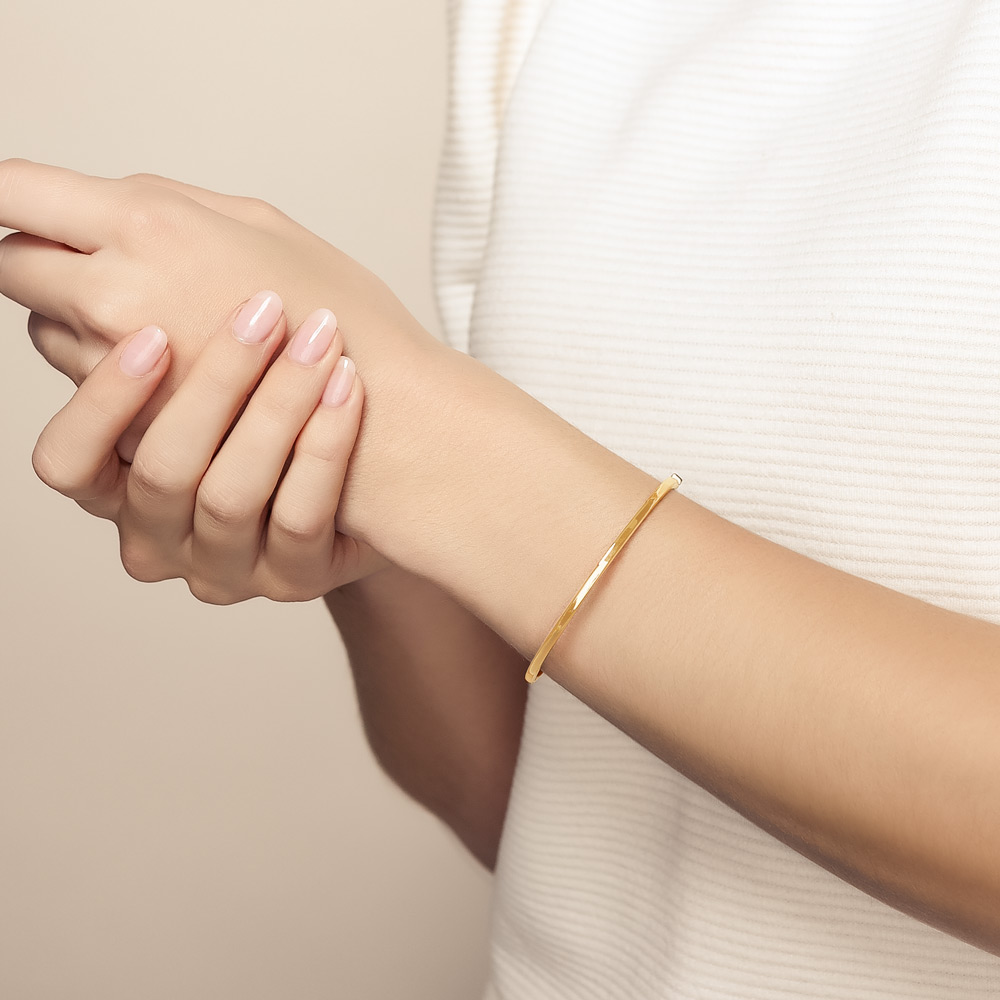 Roberto Coin Oro Classic Yellow Gold Oval Thin Bangle Bracelet