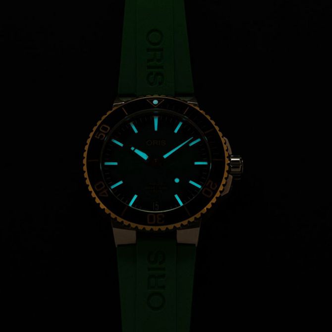 Oris Aquis Date Calibre 400 41.5mm Watch, Green Dial and