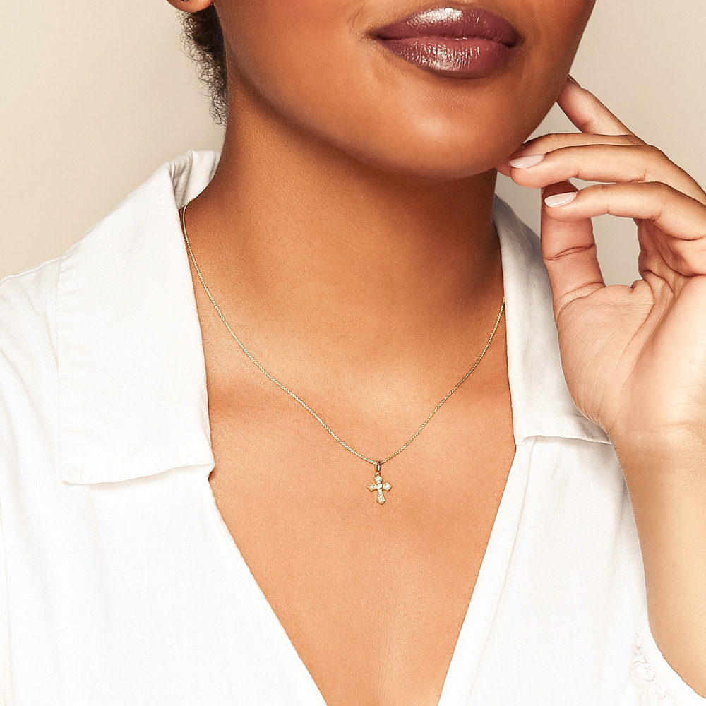 Diamond Pointed Cross Pendant with Milgrain in Yellow Gold, 18
