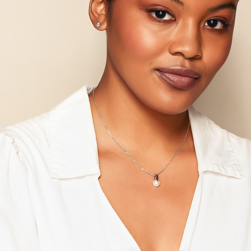 Freshwater Cultured Pearl Pendant Necklace in White Gold