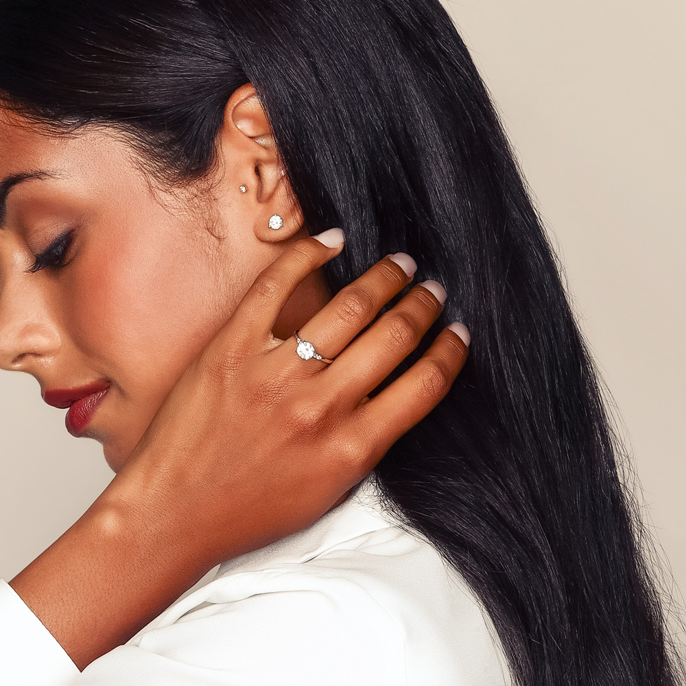 18K Gold Silk Prong Diamond Trio Accent Engagement Ring Setting