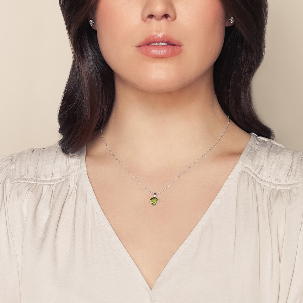 Checkerboard Cushion Peridot Pendant in White Gold, 18