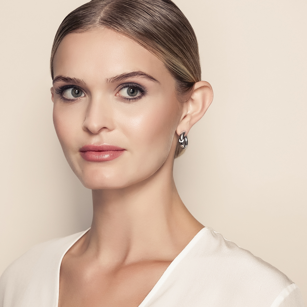 Vhernier Calla Midi Diamond Hoop Earrings in White Gold