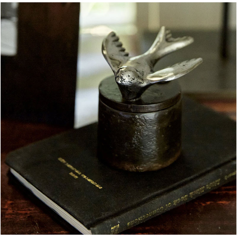 Jan Barboglio Golondrina Box