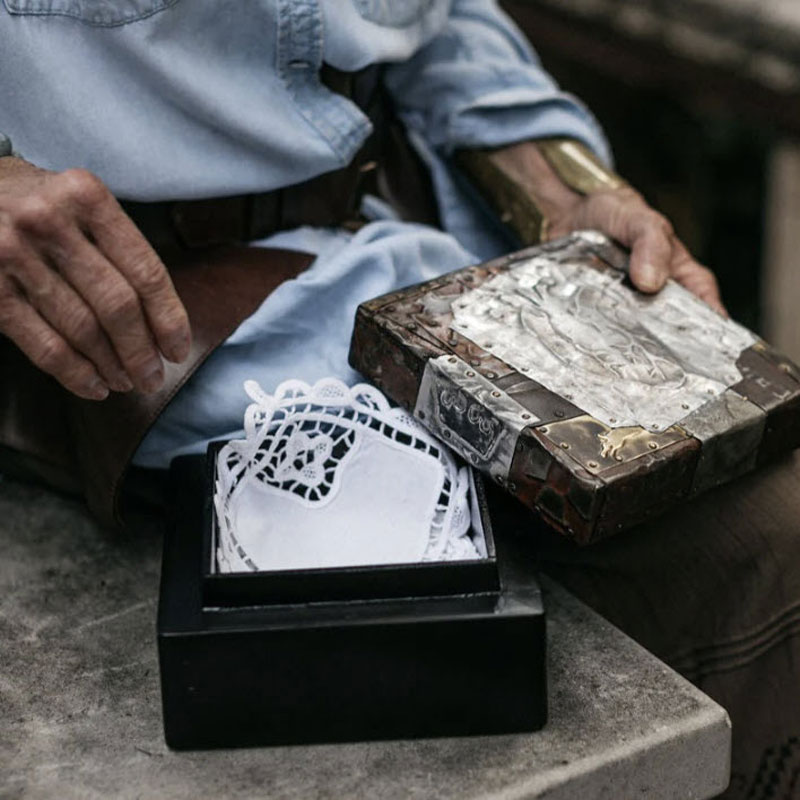 Jan Barboglio Caja Milagrosa Box