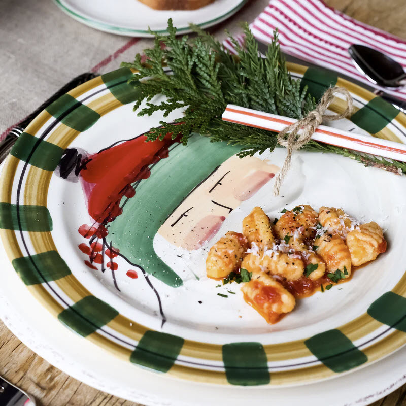 Vietri Old St. Nick with Green Hat Round Salad Plate