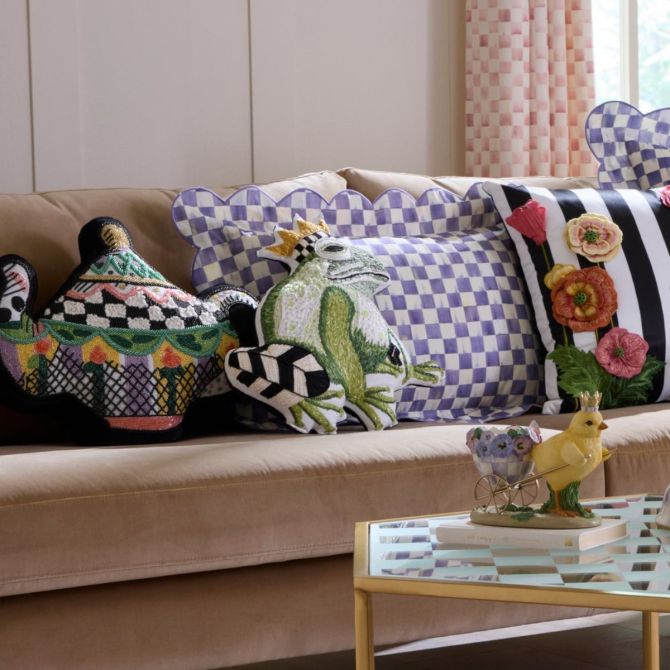 McKenzie-Childs ビーズ　クッション MacKenzie-Childs Frog Shaped Throw Pillow | 75759-225 | Borsheims