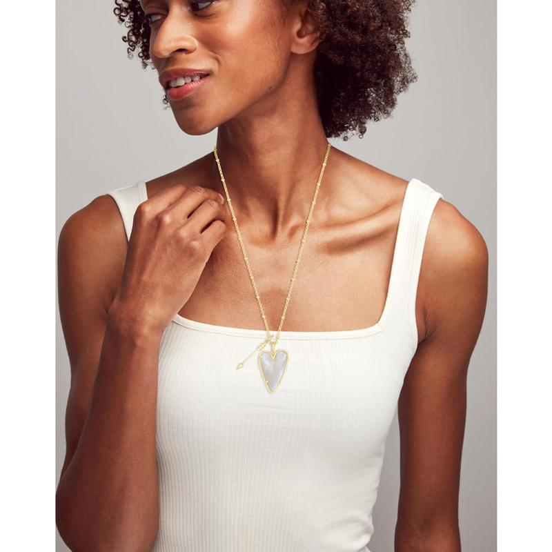 Kendra Scott Ansley Heart Gold Tone Long Pendant Necklace in Ivory Mother of Pearl