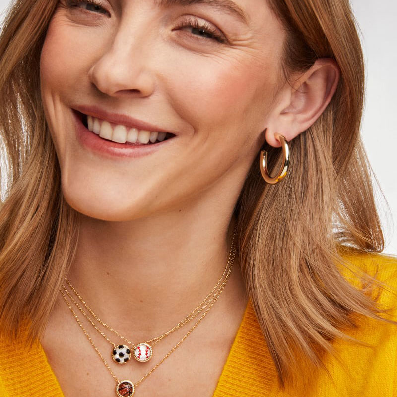 Kendra Scott Basketball Yellow Gold Short Pendant Necklace in Orange Goldstone