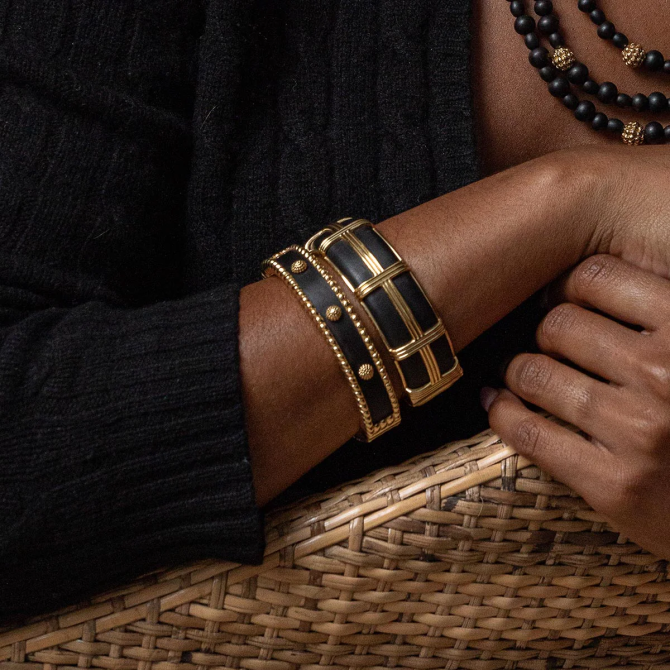 Capucine De Wulf Berry Small Hinged Bangle, Ebony | ZYB13/001