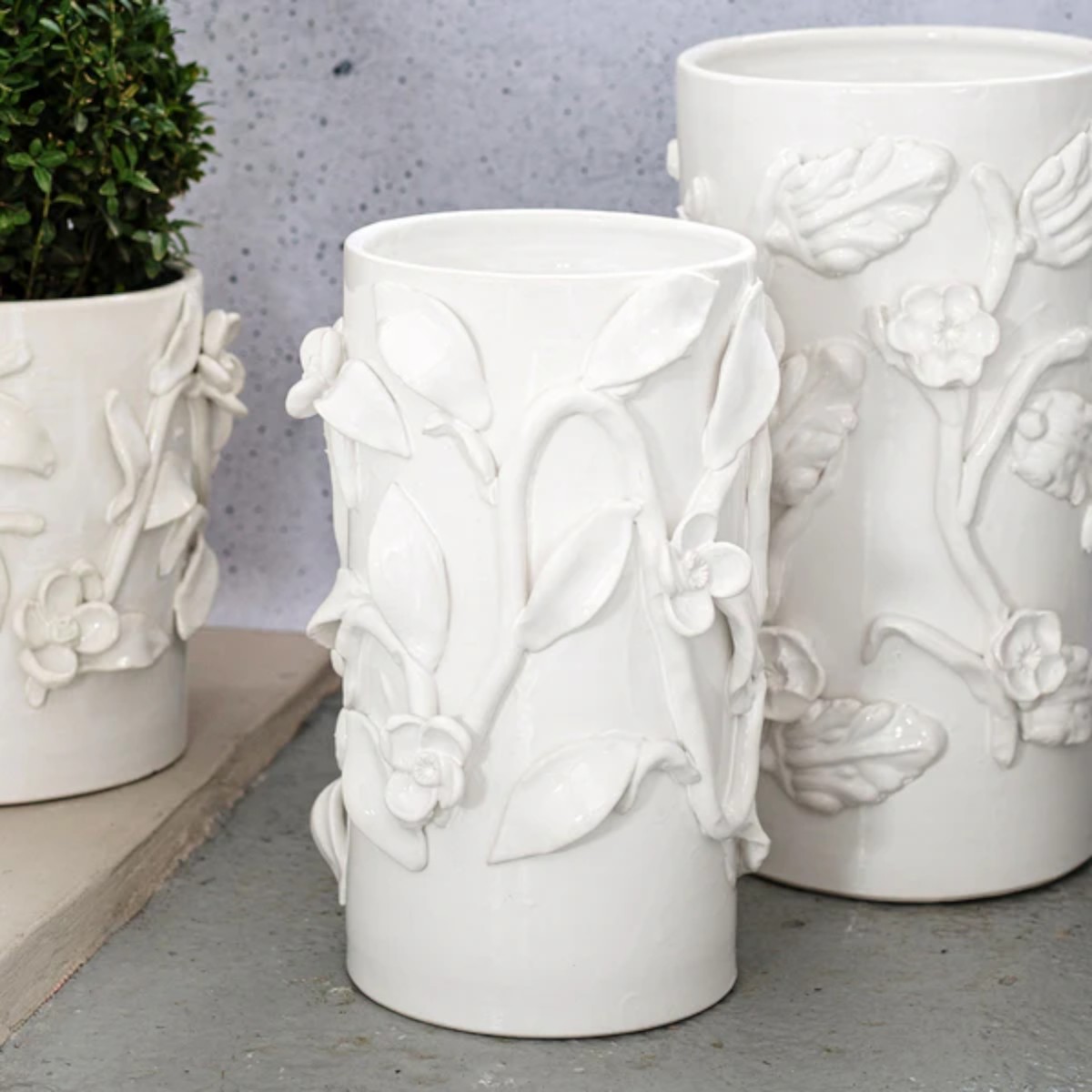 Vietri Bougainvillea Garden White Cachepot, Medium