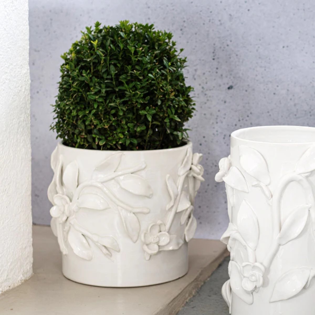 Vietri Bougainvillea Garden White Cachepot, Short