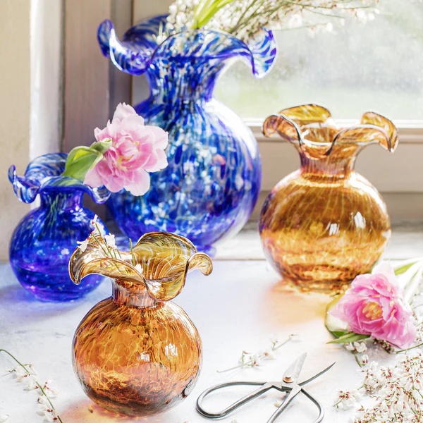 Vietri Hibiscus Glass Brown Tortoiseshell Small Fluted Vase