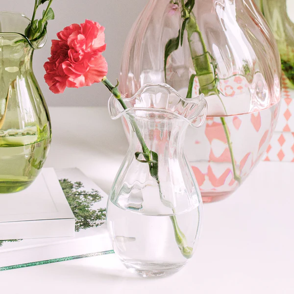 Vietri Hibiscus Glass Vertical Fluted Small Vase, Clear