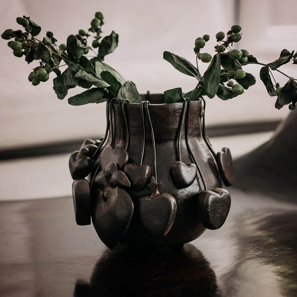 Jan Barboglio Frijolero con Corazon Vase