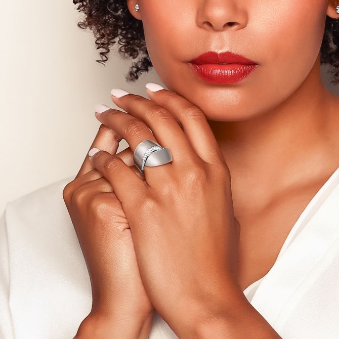 Vhernier Abbraccio Midi Diamond Ring in White Gold | PG1511A 365