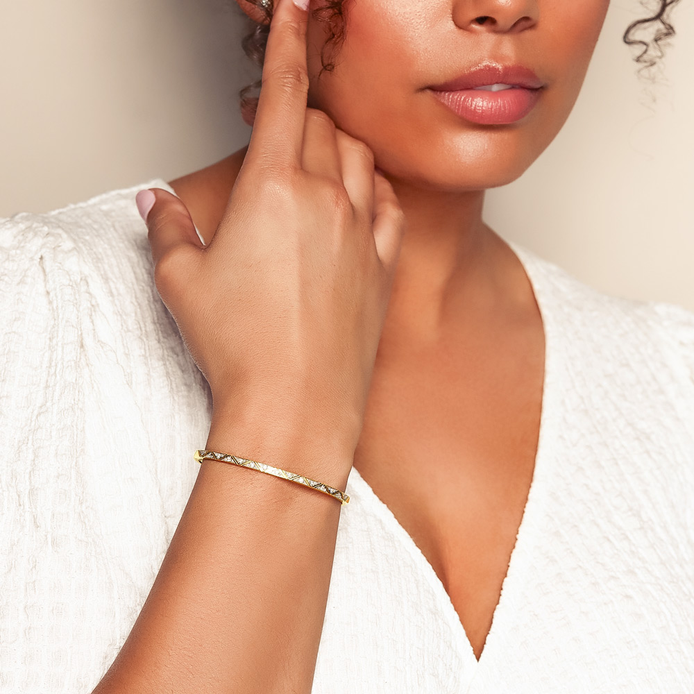 Diamond Triangle Pattern Bangle Bracelet in Yellow Gold