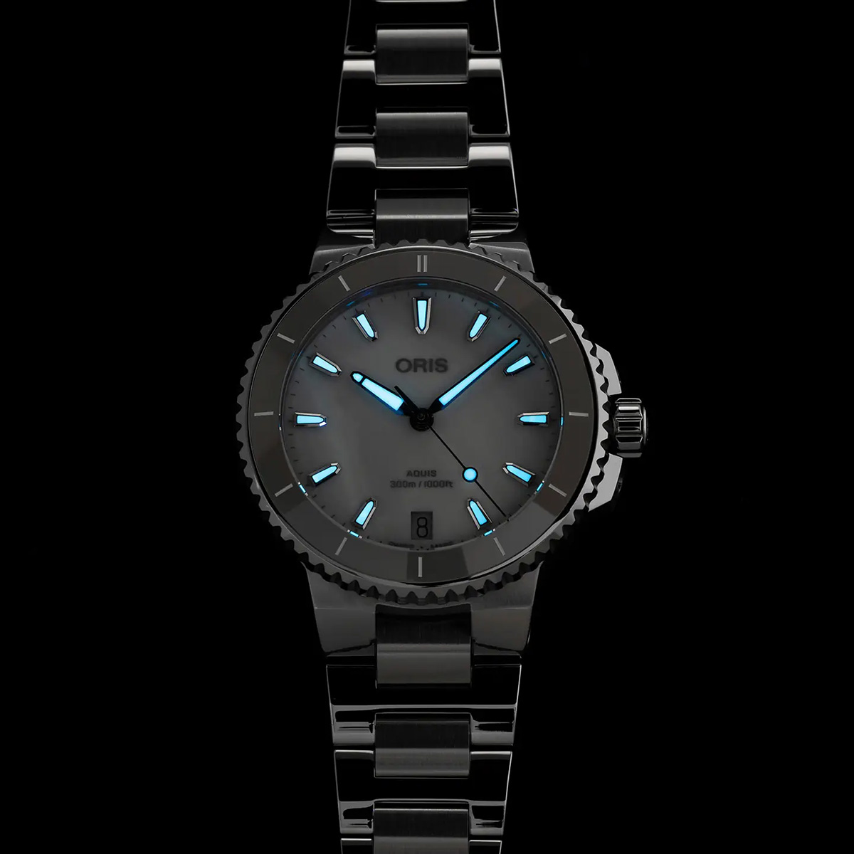 Oris Aquis Date 36.5 mm Stainless Steel Bracelet Watch, Mother of Pearl Dial
