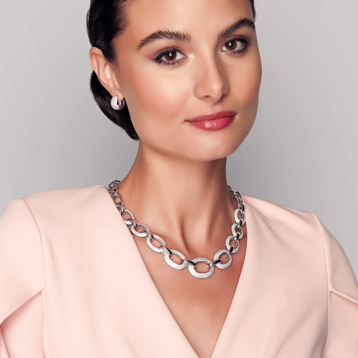 Diamond Pave Oval Link Graduated Chain Necklace in White Gold, 17