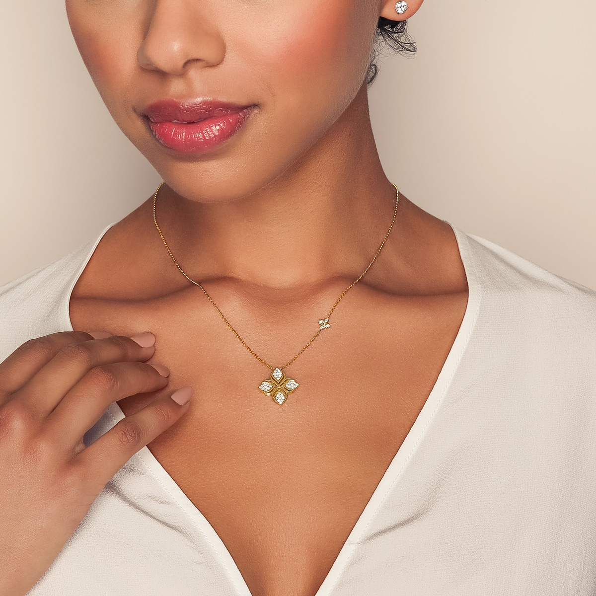 Roberto Coin Arabesque Diamond Pav Flower Pendant in Yellow Gold, 17