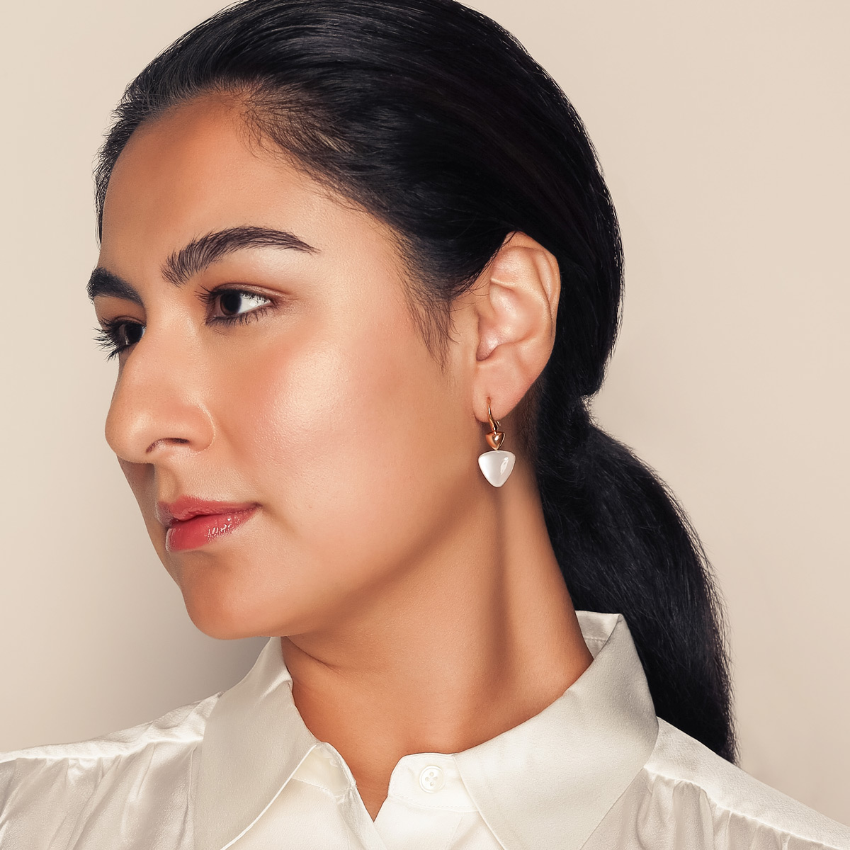 Vhernier Freccia Trillion Mother of Pearl & Rock Crystal Quartz Dangle Earrings in Yellow Gold