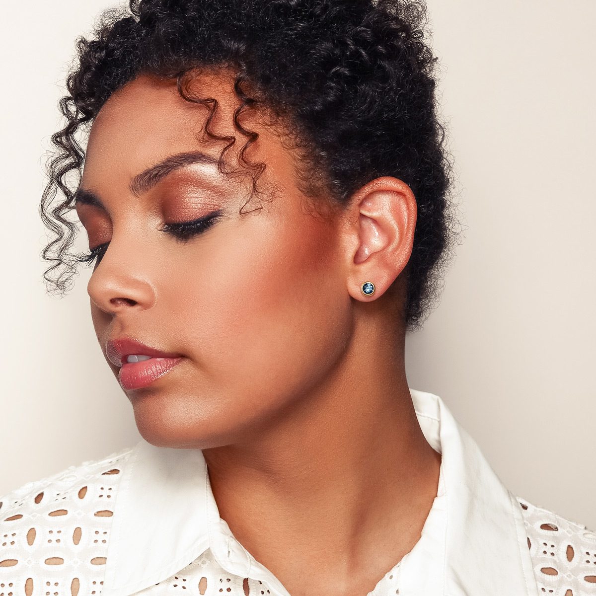 Round Checkerboard Dark Blue Topaz Bezel Set Stud Earrings in Yellow Gold