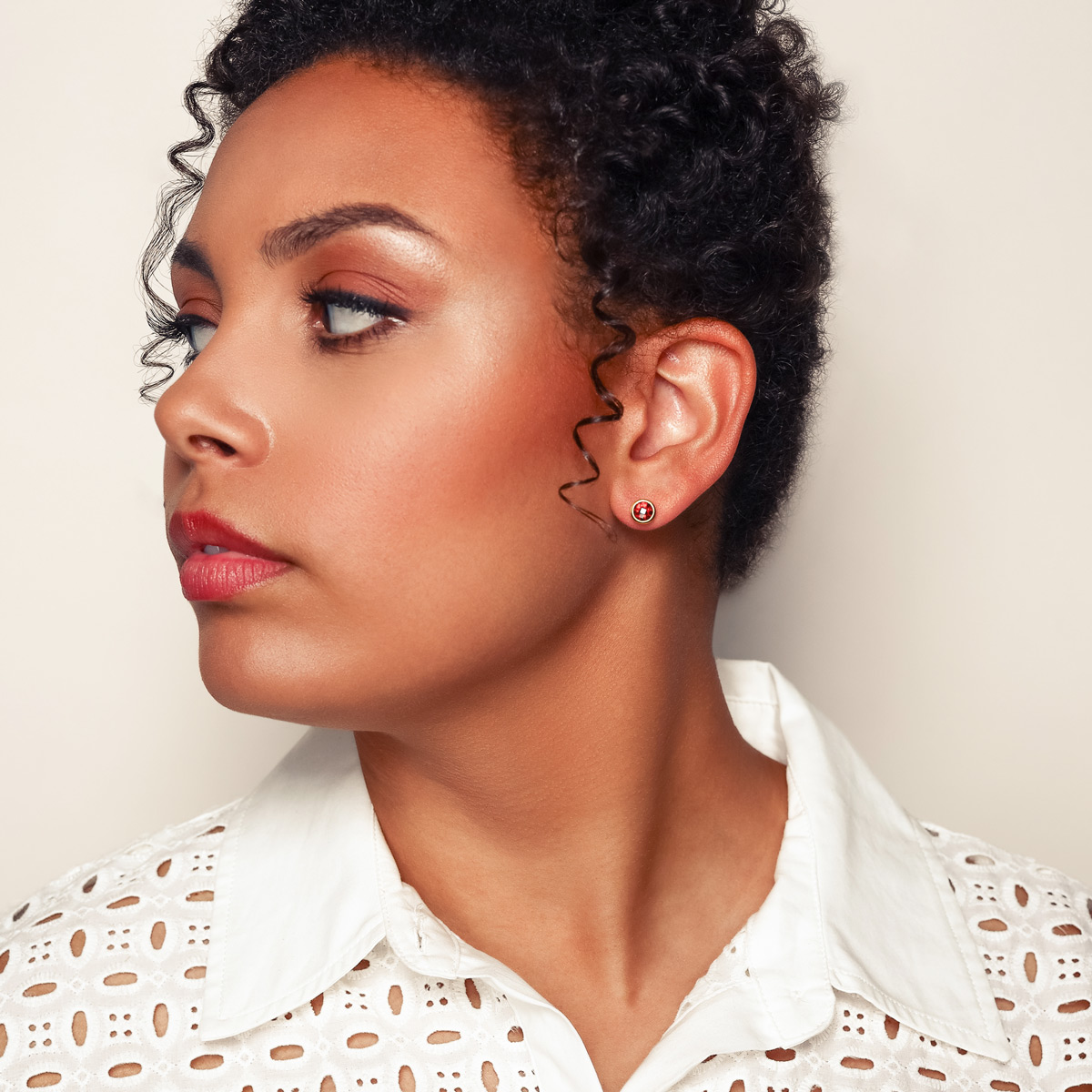 Round Checkerboard Garnet Bezel Set Stud Earrings in Yellow Gold