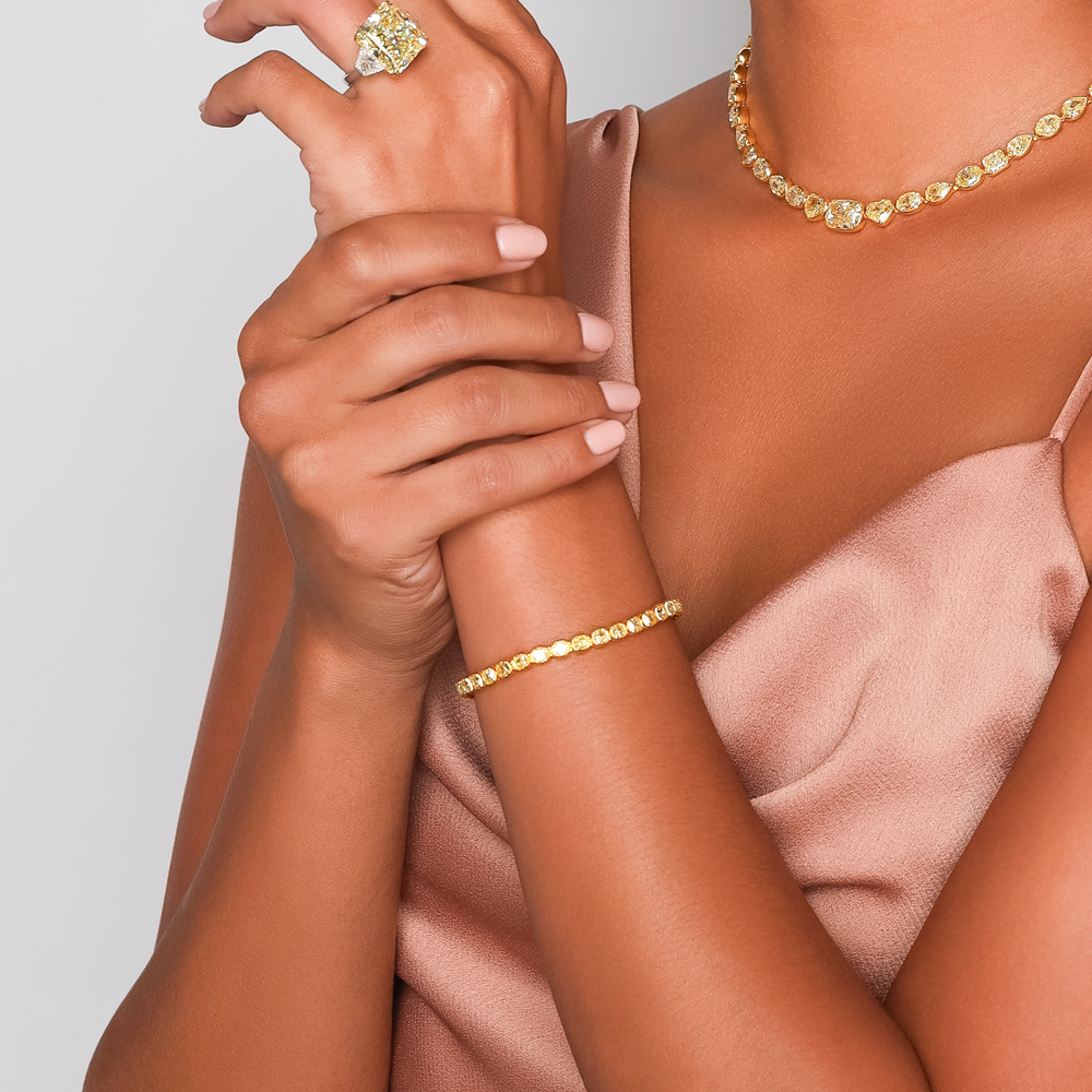 Rahaminov Cushion Cut Fancy Yellow Diamond Tennis Bracelet in Yellow Gold, 6.75