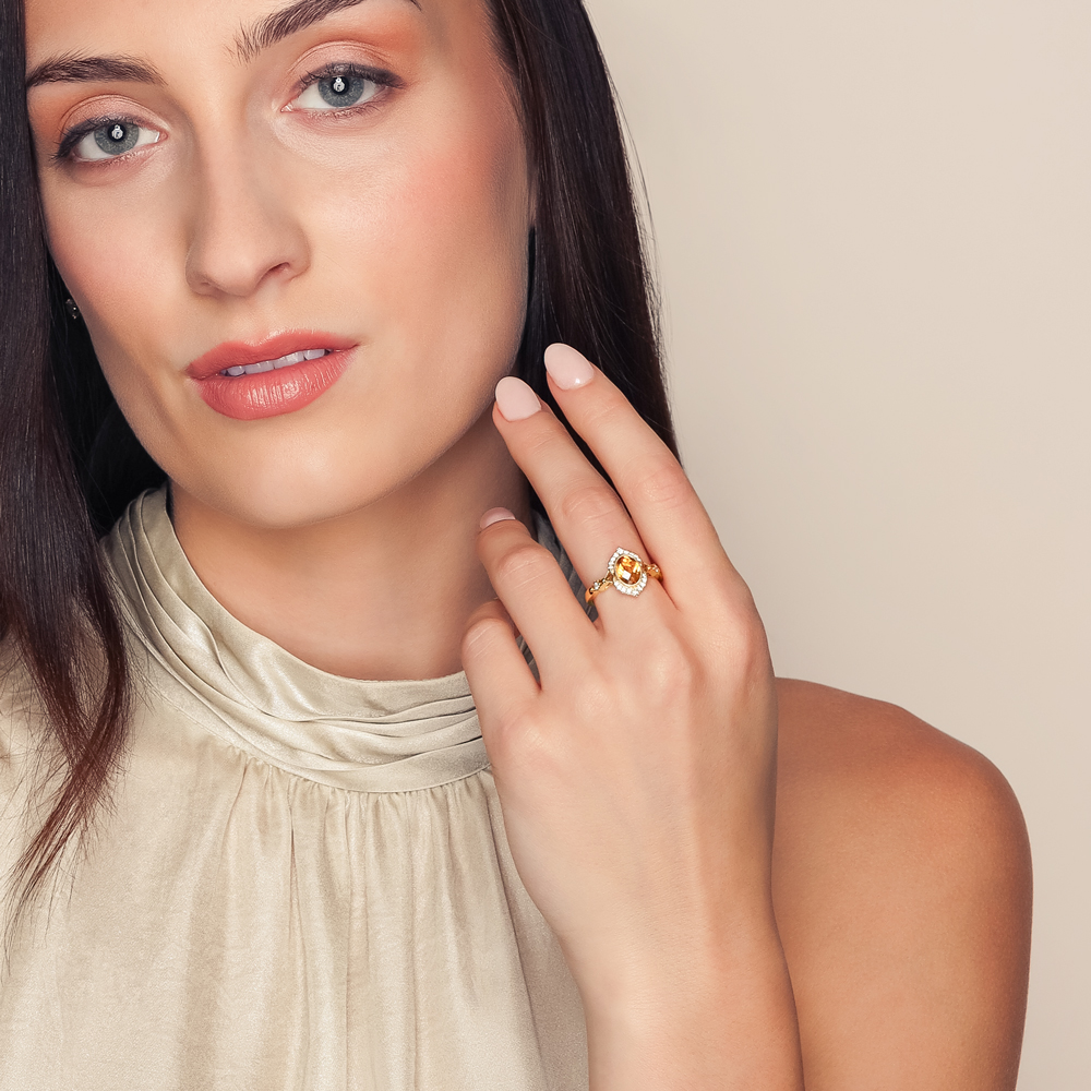 Oval Checkerboard Citrine & Diamond Split Halo in Yellow Gold