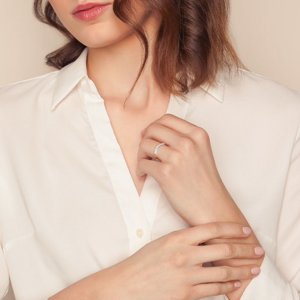 Diamond Pavé Wavy Band Ring in Yellow Gold